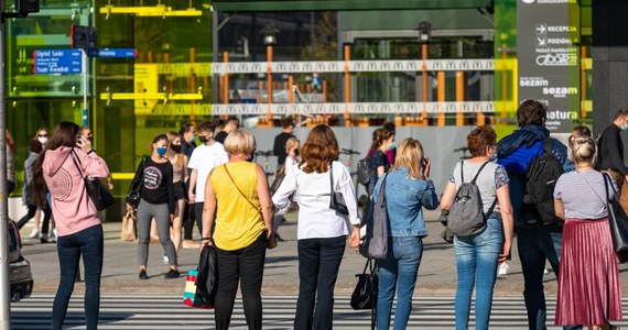Przywileje dla zaszczepionych na COVID-19? Polacy oceniają w sondażu