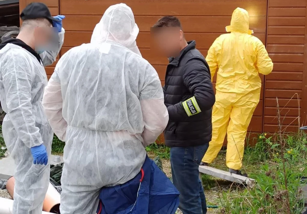 Dziś przez prokuratora zostanie przesłuchany 41-letni mężczyzna, podejrzewany o porwanie i zabicie 11-letniego Sebastiana z Katowic. W sobotę wieczorem zabrał on chłopca swoim samochodem z placu zabaw, co widać na zapisie z monitoringu. Wywiózł dziecko do Sosnowca, tam zabił i ukrył zwłoki. Miejsce wskazał po zatrzymaniu w niedzielę. Reporter RMF FM Marcin Buczek informuje, że mężczyzna miał przyznać się do zbrodni. Prawdopodobną przyczyną śmierci dziecka było uduszenie. 