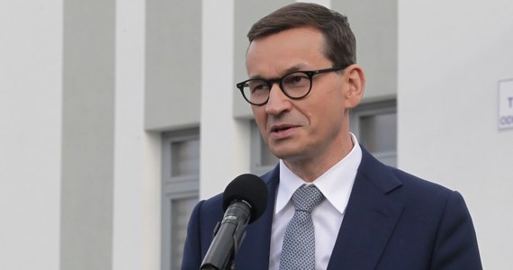 Premier Mateusz Morawiecki bardzo poważnie rozważa zaproponowanie wprowadzenia wobec Białorusi sankcji personalnych, ekonomicznych oraz lotniczych - ustalili dziennikarze RMF FM. Dziś po południu w Brukseli rusza szczyt unijnych przywódców. Jednym z głównych tematów będą konsekwencje wobec Białorusi za wczorajszy incydent związany z zarejestrowanym w Polsce samolotem linii Ryanair relacji Ateny - Wilno. Władze białoruskie - przy pomocy myśliwca - zmusiły ten samolot do lądowania w Mińsku, żeby aresztować jednego z pasażerów - Ramana Pratasiewicza, znanego antyrządowego blogera.