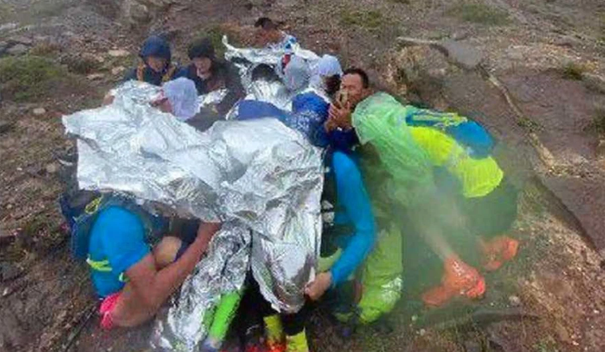 21 osób, w tym znany biegacz Liang Jing, zginęło podczas górskiego ultramaratonu w Chinach. Grad, marznący deszcz i silny wiatr zaskoczyły sportowców, przebywających na dużych wysokościach.