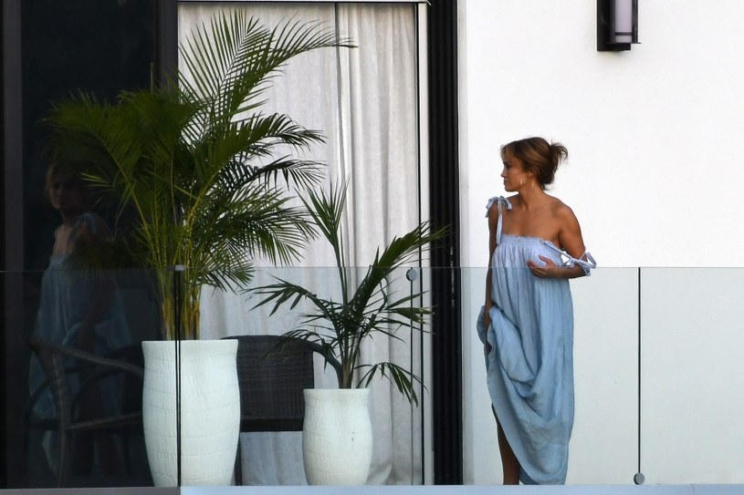 Od niedawna w mediach huczy od pogłosek, że Jennifer Lopez i Ben Affleck dali swojej relacji kolejną szansę. Ostatnio paparazzi uchwycili Afflecka, gdy ten odwiedzał byłą partnerkę w jej posiadłości w Miami. 