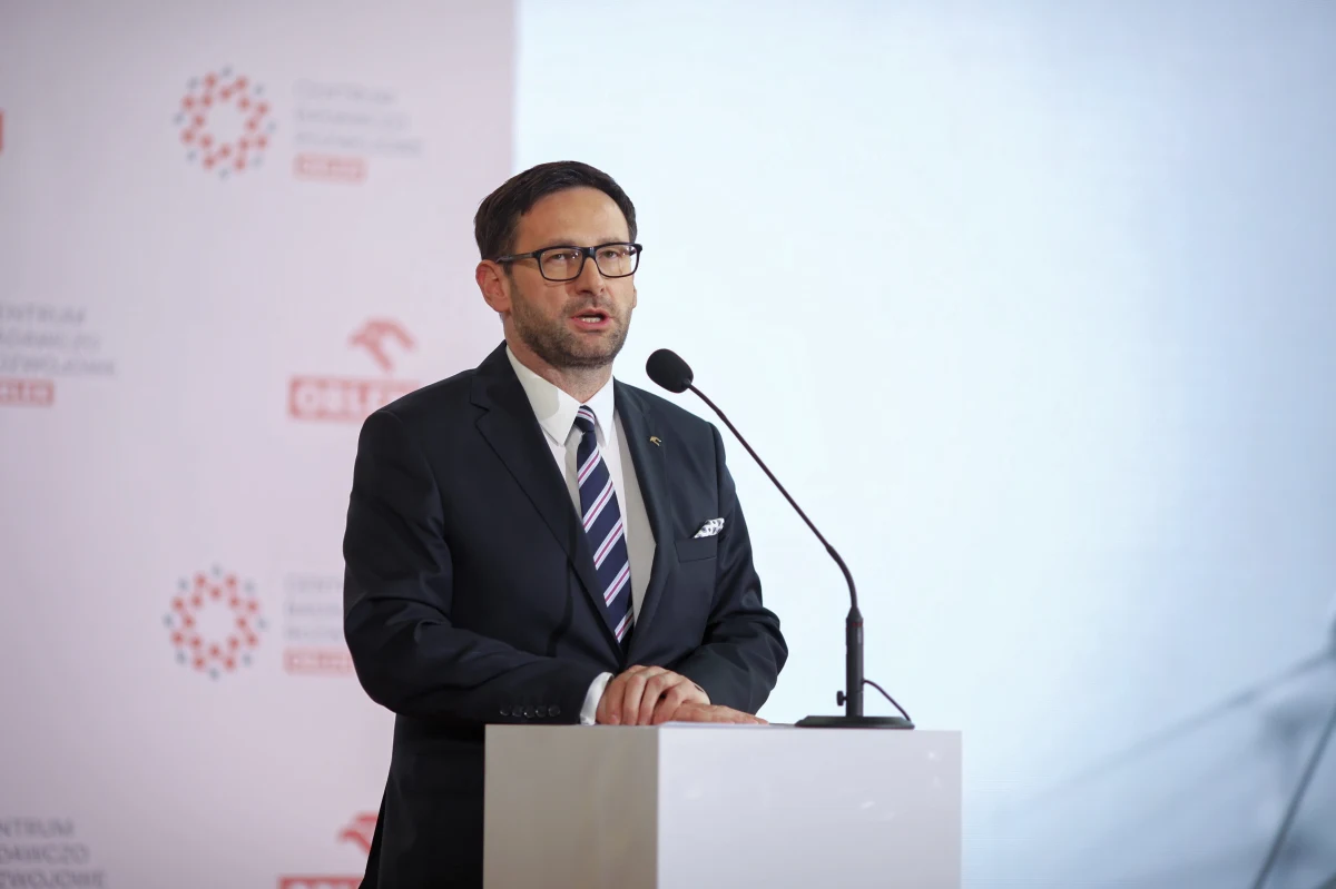 "Przez ostatnie pięć lat PKN Orlen przeżywa renesans swojego rozwoju. Bardzo mocno inwestujemy (...) W historii Orlenu takich nie było" - stwierdził podczas konferencji dotyczącej inwestycji w budowę kompleksu Olefin III prezes zarządu PKN Orlen Daniel Obajtek.