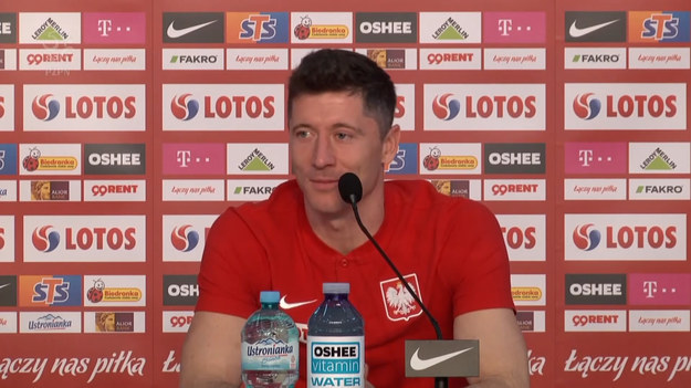 To boli, że na zgrupowaniu reprezentacji nie ma zawodników, którzy przed długi czas w niej byli. Pewna więź między nami jednak powstała. Ale to trener decyduje o powołaniach - odpowiedział na pytanie naszego dziennikarza Robert Lewandowski podczas pierwszej konferencji prasowej w Opalenicy, gdzie "Biało-Czerwoni" rozpoczęli zgrupowanie przed mistrzostwami Europy. W szerokiej kadrze Paulo Sousy na Euro zabrakło m.in Kamila Grosickiego.