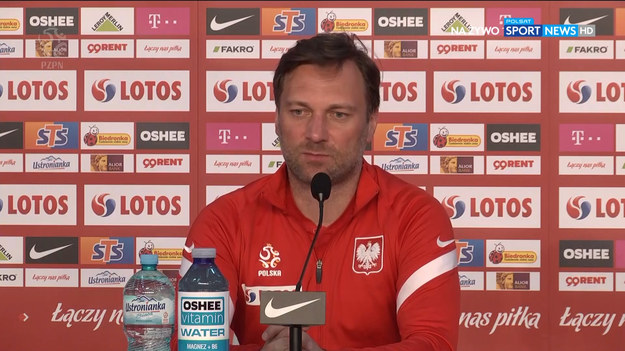 Na konferencji prasowej reprezentacji na zgrupowaniu w Opalenicy nie zabrakło pytań o szczepienia. Rzecznik Jakub Kwiatkowski odpowiedział ilu zawodników przyjęło dawkę szczepionki.
