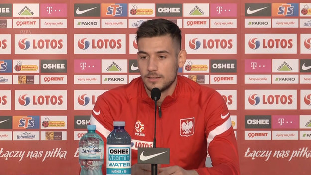 Na pewno w reprezentacji mamy takich piłkarzy, którzy mogą wejść w buty Thomasa Mullera z Bayernu Monachium i którzy podobnie jak on mogą asystować Robertowi Lewandowskiemu w zdobywaniu bramek - powiedział na konferencji prasowej w Opalenicy pomocnik reprezentacji Polski Jakub Moder.