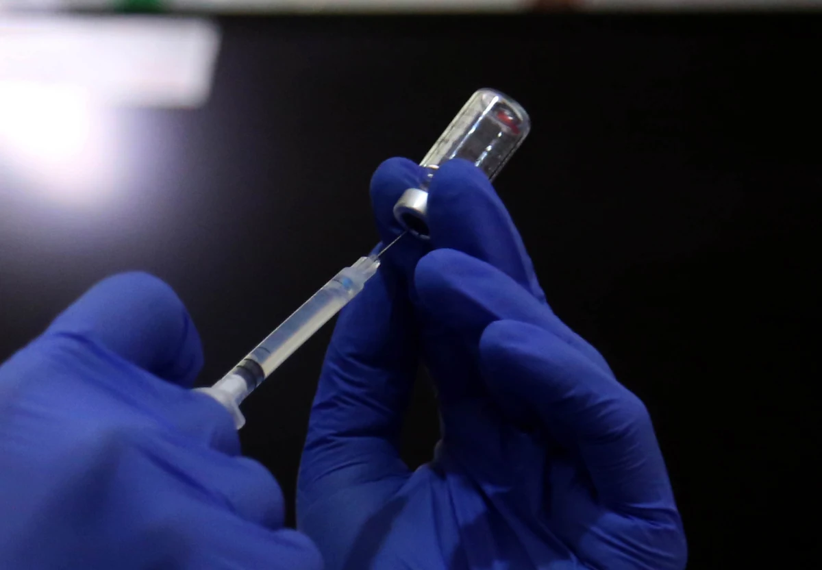 Aż 62 proc. Polaków nie chce, by szczepienia przeciw koronawirusowi były obowiązkowe – wynika z najnowszego sondażu United Surveys dla RMF FM i "Dziennika Gazety Prawnej". 