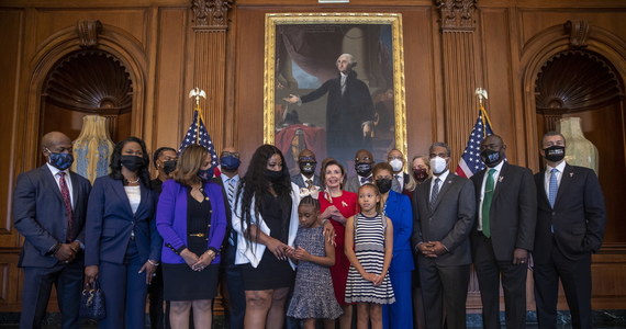 W pierwszą rocznicę śmierci Afroamerykanina George'a Floyda prezydent Joe Biden spotkał się jego rodziną. "Rasizm od dawna nas rozdziera" – zaznaczył w oświadczeniu wydanym po spotkaniu amerykański prezydent.