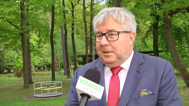 Nasza siatkówka ma wielką siłę przyciągania. Od sezonu 2022/2023 w Plus Lidze ma występować mistrz Ukrainy, będzie to najprawdopodobniej Barkom Każany Lwów. Chciał u nas grać także mistrz Niemiec, ale zostało to zablokowane, nie przez nas. To tylko pokazuje wielką siłę polskiej siatkówki - mówi w rozmowie z Interią wiceprezes Polskiego Związku Piłki Siatkowej Ryszard Czarnecki.