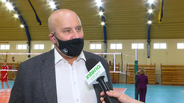 Uczestniczyłem w spotkaniu prezesów klubów Plus Ligi. To nie jest tak, że już zapadła decyzja o dopuszczeniu mistrza Ukrainy do gry w naszej lidze. Po prostu zgodzili się na dopuszczenie najlepszej ukraińskiej drużyny do gry w Plus Lidze. Teraz zarząd i Rada Nadzorcza Polskiej Ligi Siatkówki muszą napisać warunki oraz regulamin na zasadzie którego zespół z Ukrainy mógłby u nas grać - mówi w rozmowie z Interią prezes Polskiego Związku Piłki Siatkowej Jacek Kasprzyk.