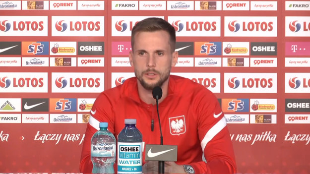 Ja już jestem do tego przyzwyczajony, że w trakcie sezonu gram wiele meczów w różnych rozgrywkach. W końcówce sezonu to zmęczenie się jednak trochę nawarstwiało - powiedział na konferencji prasowej podczas zgrupowania reprezentacji Polski w Opalenicy obrońca Tomasz Kędziora.