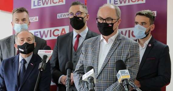 ​Prawo i Sprawiedliwość wciąż cieszy się największym poparciem w Polsce - wynika z sondażu United Surveys dla RMF FM i "Dziennika Gazety Prawnej". Znacząco traci Lewica, zyskują zaś Polska 2050 i Koalicja Obywatelska.