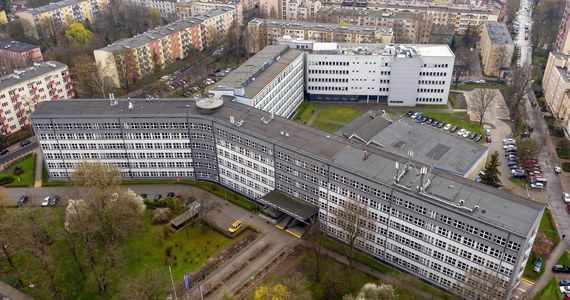 „Na uczelni panuje atmosfera strachu” - mówią pracownicy Uniwersytetu Pedagogicznego w Krakowie. Nowe władze przeprowadzają restrukturyzację, zwalniając przy tym pracowników. Posady ma stracić około 100 osób. W sprawę włącza się Państwowa Inspekcja Pracy, Rzecznik Praw Obywatelskich i prokuratura rejonowa.