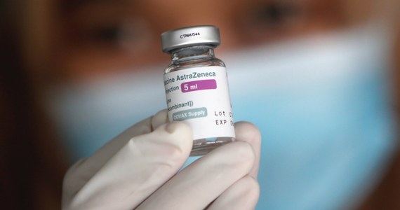​Komisja Europejska żąda gigantycznych kar dla firmy AstraZeneca za opóźnienia w dostawach szczepionek. W Brukseli odbyła się rozprawa przed sądem - Komisja reprezentująca 27 krajów UE kontra kontra brytyjsko-szwedzki koncern. Prawnicy Komisji zażądali, by AstraZeneca zapłaciła 10 euro od dawki za każdy dzień opóźnienia dostaw szczepionki przeciwko Covid-19.