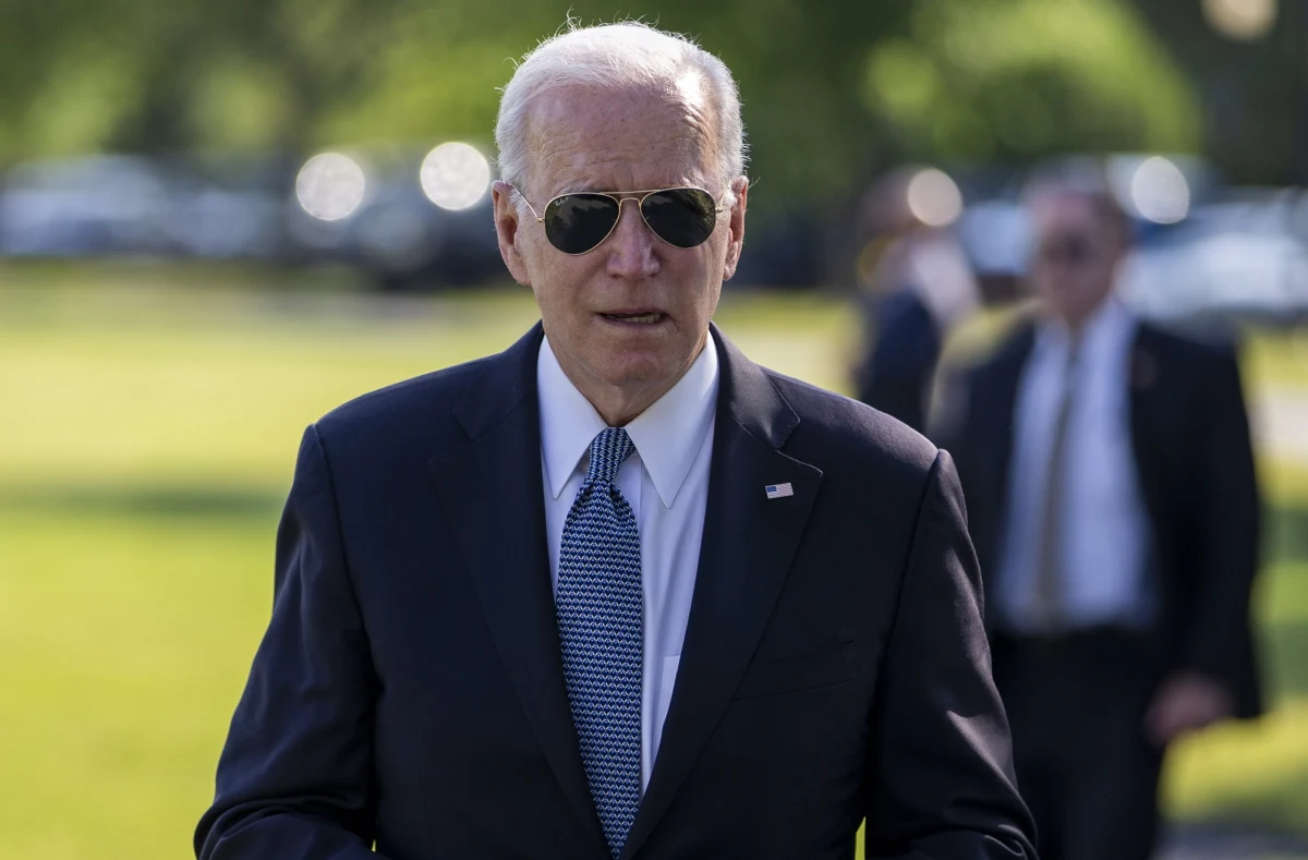 Prezydent USA Joe Biden zwrócił się w środę do amerykańskich agencji wywiadowczych, by "podwoiły wysiłki" w celu zbadania pochodzenia koronawirusa, w tym teorię, że ślad prowadzi do chińskiego laboratorium. Przywódca USA naciska na Chiny, aby współpracowały w tej sprawie.