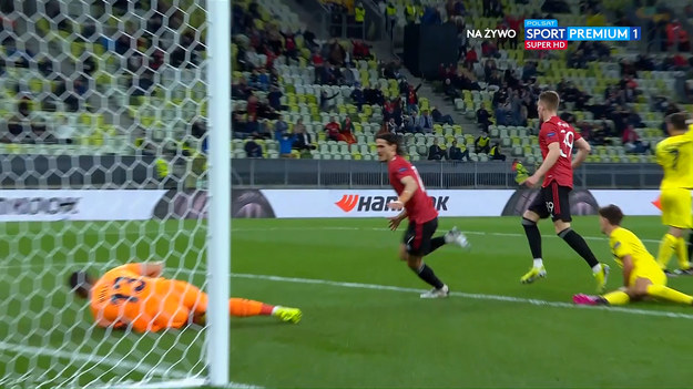 W finale Ligi Europy na Polsat Plus Arenie w Gdańsku pomiędzy Manchesterem United a Villarrealem pierwszą bramkę strzelił Gerard Moreno. Hiszpański klub wyszedł na prowadzenie w 29. minucie. Wyrównanie przyszło w 55. minucie. Gola dla "Czerwonych Diabłów" strzelił Edinson Cavani. W regulaminowym czasie gry był remis 1-1. Oto obie bramki.