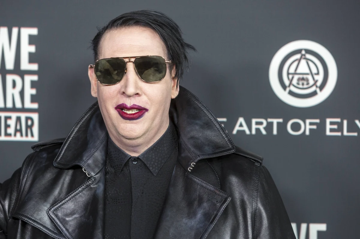 Policja w stanie New Hampshire w USA wydała nakaz aresztowania piosenkarza rockowego Marilyna Mansona w związku z oskarżeniami o napaść na operatora kamery. Do rzekomego incydentu doszło w roku 2019.