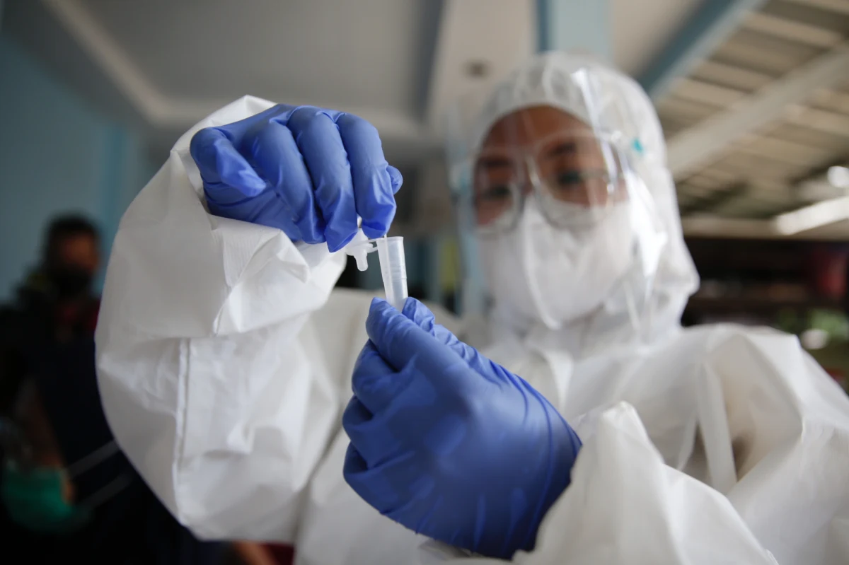 W ciągu ostatniej doby koronawirusa potwierdzono testami u 1230 osób. Zmarło 135 pacjentów z Covid-19.