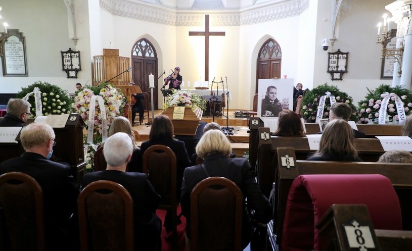 W czwartek odbył się pogrzeb Rafała Poniatowskiego. Dziennikarz TVN spoczął na Cmentarzu Bródnowskim.
