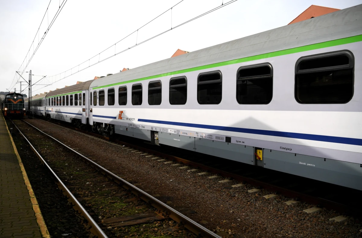 W wakacyjnym rozkładzie pociągów PKP Intercity wzrośnie liczba uruchamianych przez przewoźnika pociągów. Będzie też więcej stacji, na których składy się zatrzymają.