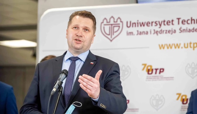 Czarnek: jeśli sytuacja się nie pogorszy, to od października studenci wrócą w mury uczelni 