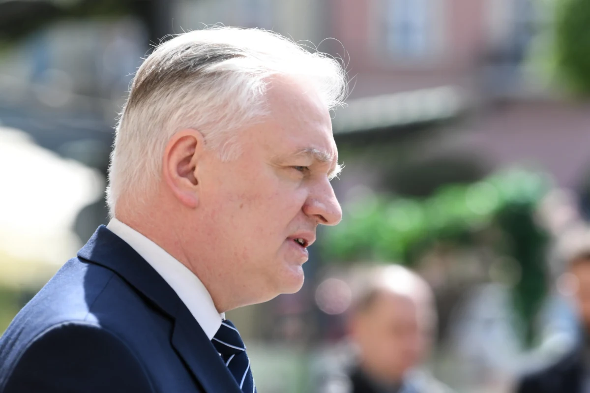 "Nie wycofuję się z koalicji. Potrzebujemy kandydata na RPO ponad podziałami, a wybór Rzecznika nie jest objęty umową koalicyjną" - powiedział lider Porozumienia, wicepremier Jarosław Gowin. Dodał, że kandydatura prof. Marcina Wiącka na RPO jest ponad podziałam partyjnymi.