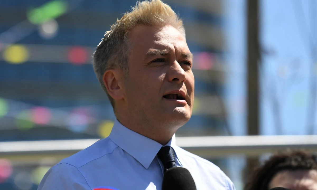 Do 10 kwietnia członkowie Wiosny będą składać deklaracje przystąpienia do Nowej Lewicy - przekazał PAP lider Wiosny Robert Biedroń. Nowa Lewica z kolei chce, aby przed połączeniem złożono wniosek o likwidację ugrupowania Biedronia.