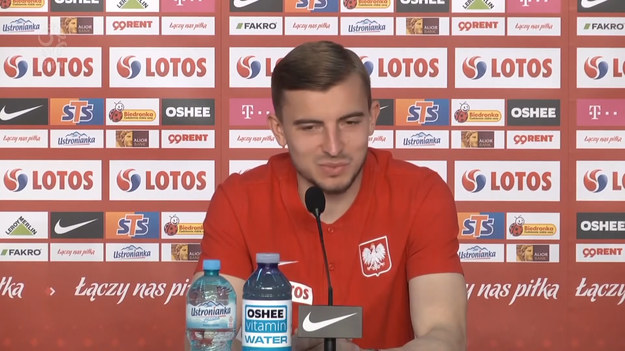 To dla mnie wielkie wyróżnienie, że jestem z reprezentacją. Zaliczyłem już debiut w kadrze i to wielka sprawa. Na pewno popełniłem trochę błędów, ale myślę, że wyciągnąłem wnioski - powiedział na konferencji prasowej podczas zgrupowania reprezentacji Polski w Opalenicy obrońca naszej kadry Michał Helik.