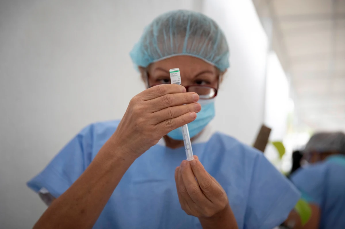 Ministerstwo Zdrowia informuje o 775 nowych przypadkach zakażenia koronawirusem. Ostatniej doby zmarło 125 chorych na Covid-19. Bilans epidemii koronawirusa w Polsce to 2 871 371 zakażonych. Nie żyje 73 682 spośród nich.