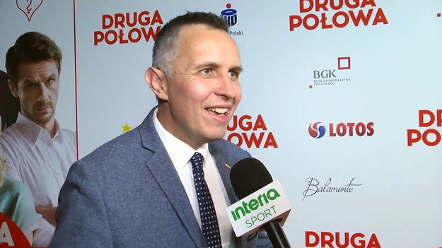- Paulo Sousa zostanie rozliczony po Euro, jeśli naszej reprezentacji nie uda się wyjść z grupy. Jestem jednak optymistą. Uważam, że nasza kadra zdobędzie w fazie grupowej sześć punktów. Wygramy ze Słowacją i Szwecją - mówi w rozmowie z Interią dziennikarz Polsatu Sport i felietonista Interii Roman Kołtoń, który zagrał w filmie "Druga połowa" rolę dziennikarza. Produkcja, w której scenarzystą i drugim reżyserem jest dziennikarz portalu Sport.Interia.pl Sebastian Staszewski trafiła właśnie do kin.
