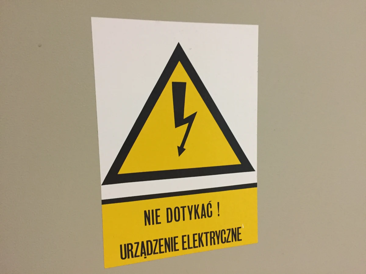 Tragedia w Chojnach na obrzeżach Koła w Wielkopolsce. Wczesnym popołudniem zginął tam 16-latek, porażony prądem. 