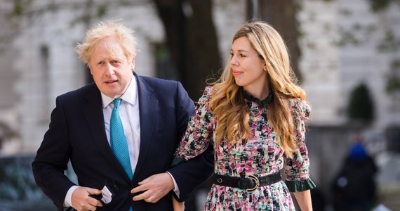 Brytyjski premier Boris Johnson poślubił w sobotę swoją narzeczoną Carrie Symonds podczas w przeprowadzonej w sekrecie ceremonii w Katedrze Westminsterskiej - podały wieczorem tego dnia brytyjskie tabloidy.