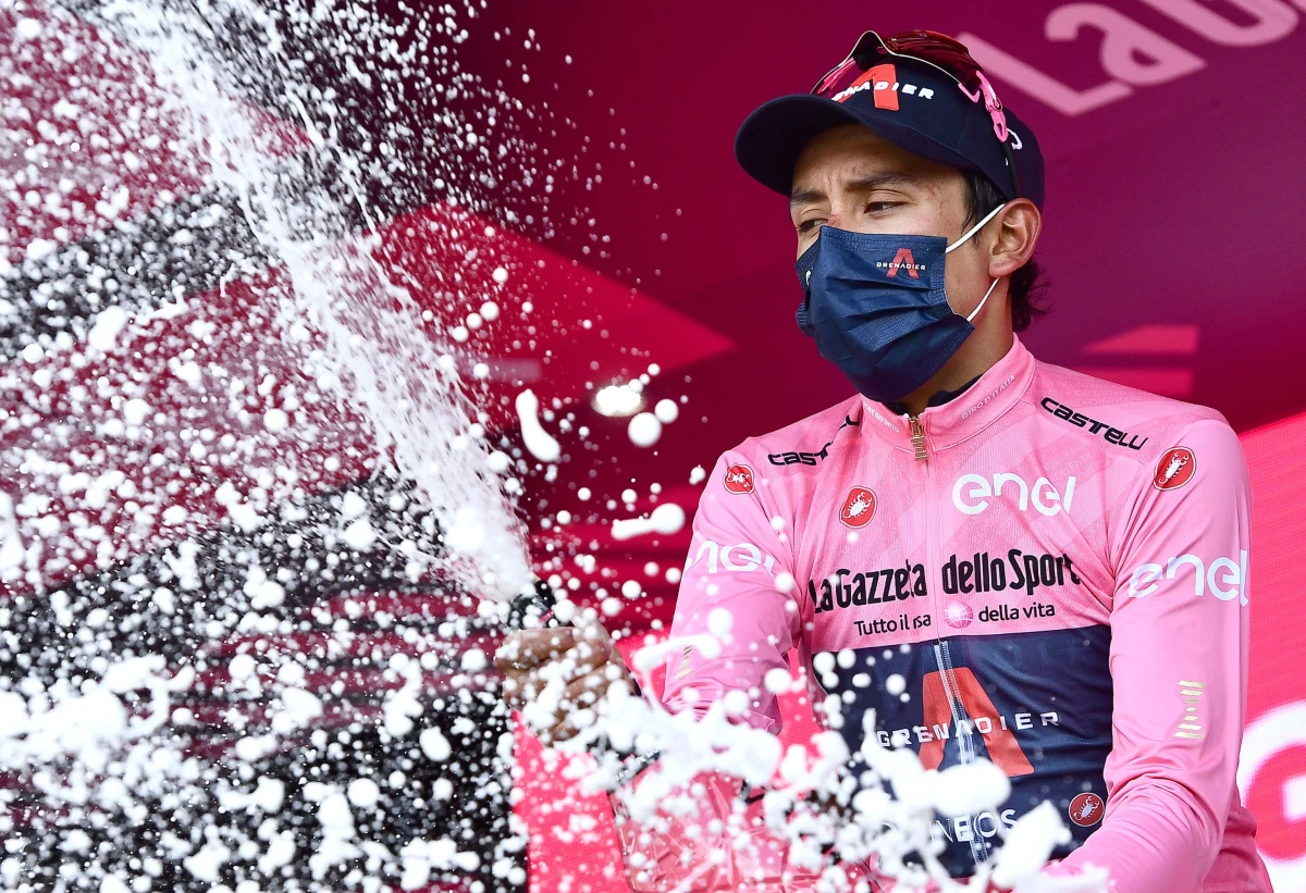 Kolumbijczyk Egan Bernal z drużyny Ineos Grenadiers wygrał 104. edycję wyścigu kolarskiego Giro d'Italia. Drugie miejsce zajął Włoch Damiano Caruso (Bahrain Victorious), a trzecie Brytyjczyk Simon Yates (BikeExchange). "Jeszcze do mnie nie dociera, co osiągnąłem. Nie potrafię tego opisać. Mnóstwo kolumbijskich flag. Jestem bardzo wzruszony - skomentował Bernal. 