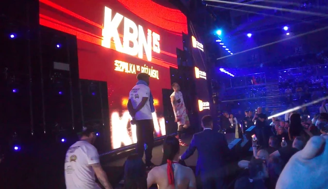 Knockout Boxing Night 15. Wyjście do ringu Adama Balskiego. Wideo