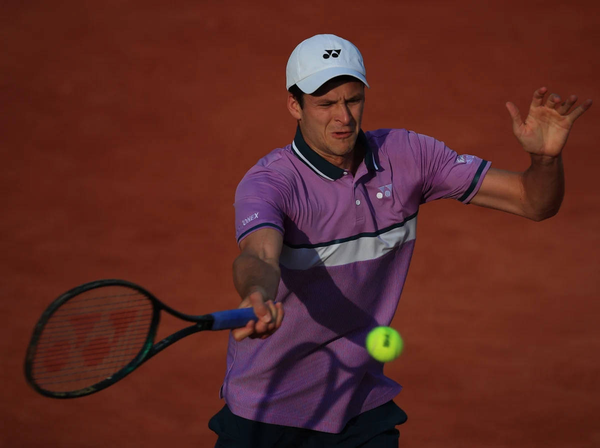 Rozstawiony z numerem 19. Hubert Hurkacz po raz trzeci z rzędu odpadł w pierwszej rundzie wielkoszlemowego turnieju French Open. Polski tenisista tym razem przegrał na otwarcie z holenderskim kwalifikantem Botikiem Van De Zandschulpem 7:6 (7-5), 7:6 (7-4), 2:6, 2:6, 4:6.