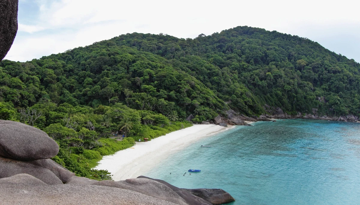 Ciało ukraińskiego ambasadora znaleziono w niedzielę nad ranem w hotelowym pokoju po tym, jak - według relacji jego nastoletniego syna - dyplomata nagle się obudził, po czym upadł i stracił przytomność.