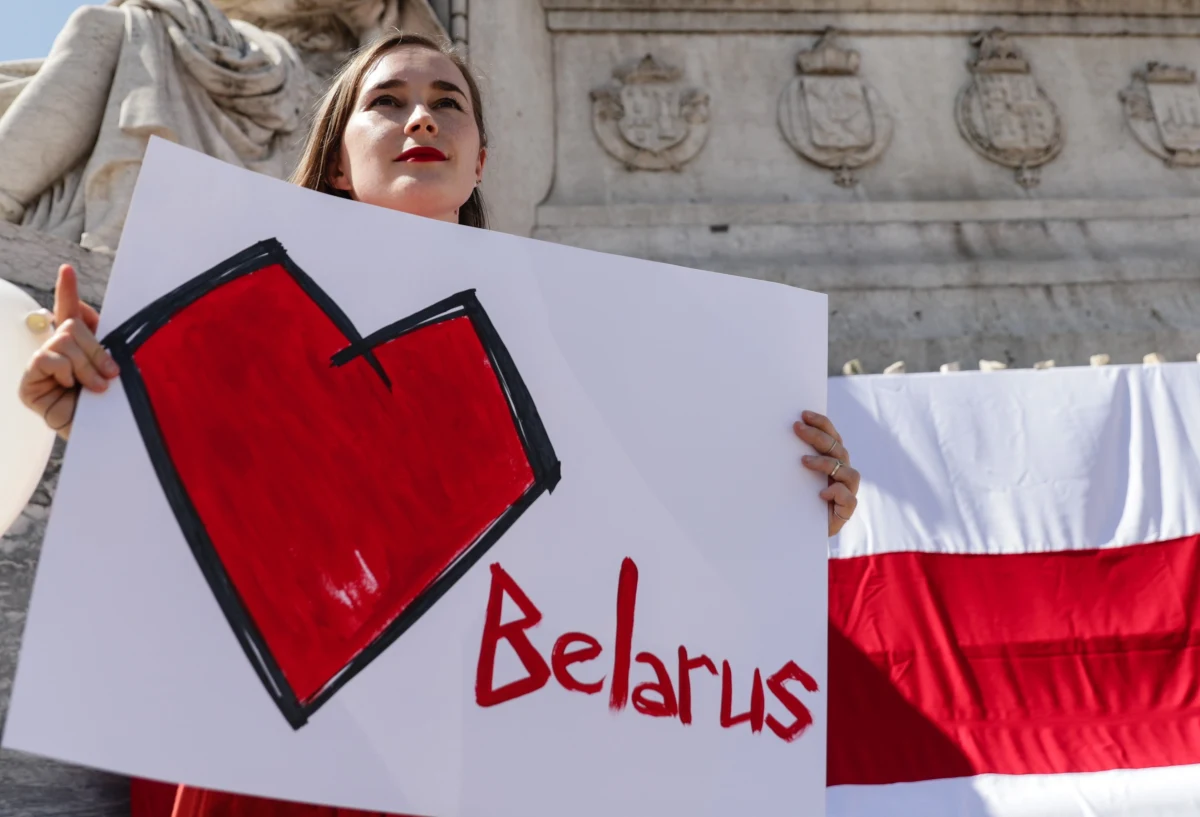 Ponad 25 redaktorów naczelnych największych mediów w Polsce we wspólnym oświadczeniu wystosowało apel do władz. "W związku z bezprecedensowymi działaniami władz Białorusi wobec obywateli tego kraju, w tym niezależnych dziennikarzy, zwracamy się do władz Rzeczypospolitej Polskiej o wsparcie dla szukających pomocy w Polsce obywateli Białorusi" - głosi pismo. 