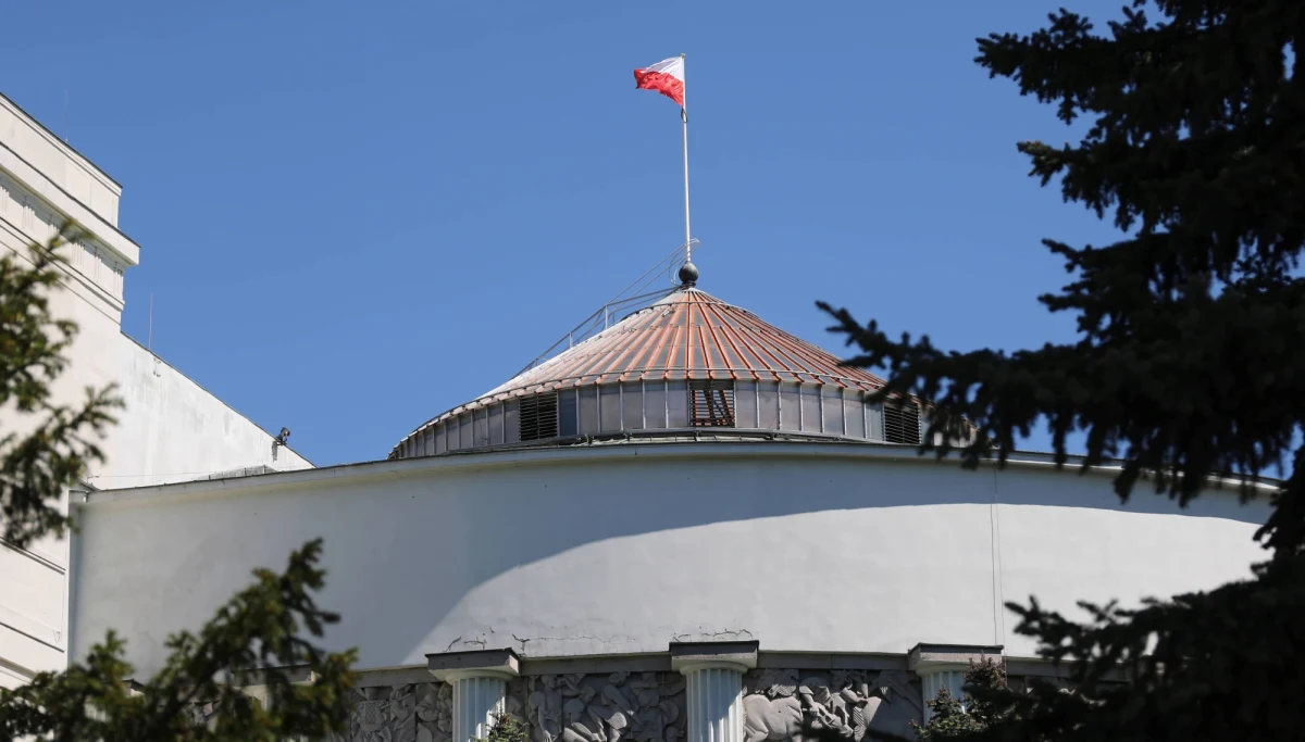 ​Zuchwała kradzież w jednym z domów jednorodzinnych w Nowej Wsi koło Nowego Sącza w Małopolsce. Oprócz pieniędzy skradziono między innymi przepustkę umożliwiającą wejście na teren Sejmu.