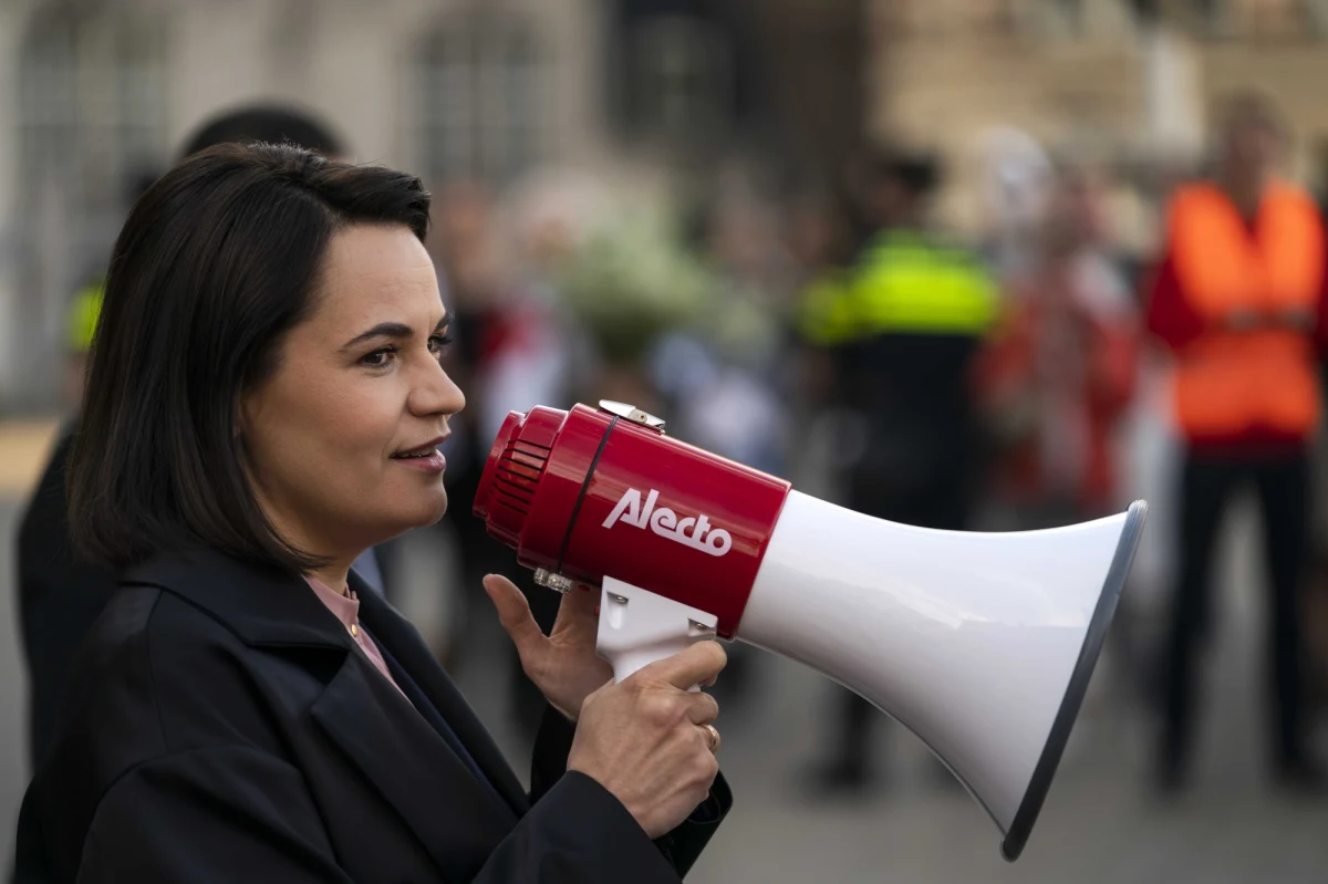 "Białoruski dziennikarz i bloger Raman Pratasiewicz, którego zatrzymano w Mińsku po przymusowym lądowaniu samolotu linii Ryanair, był na pewno bity i torturowany w areszcie" - powiedziała liderka białoruskiej opozycji Swiatłana Cichanouska.