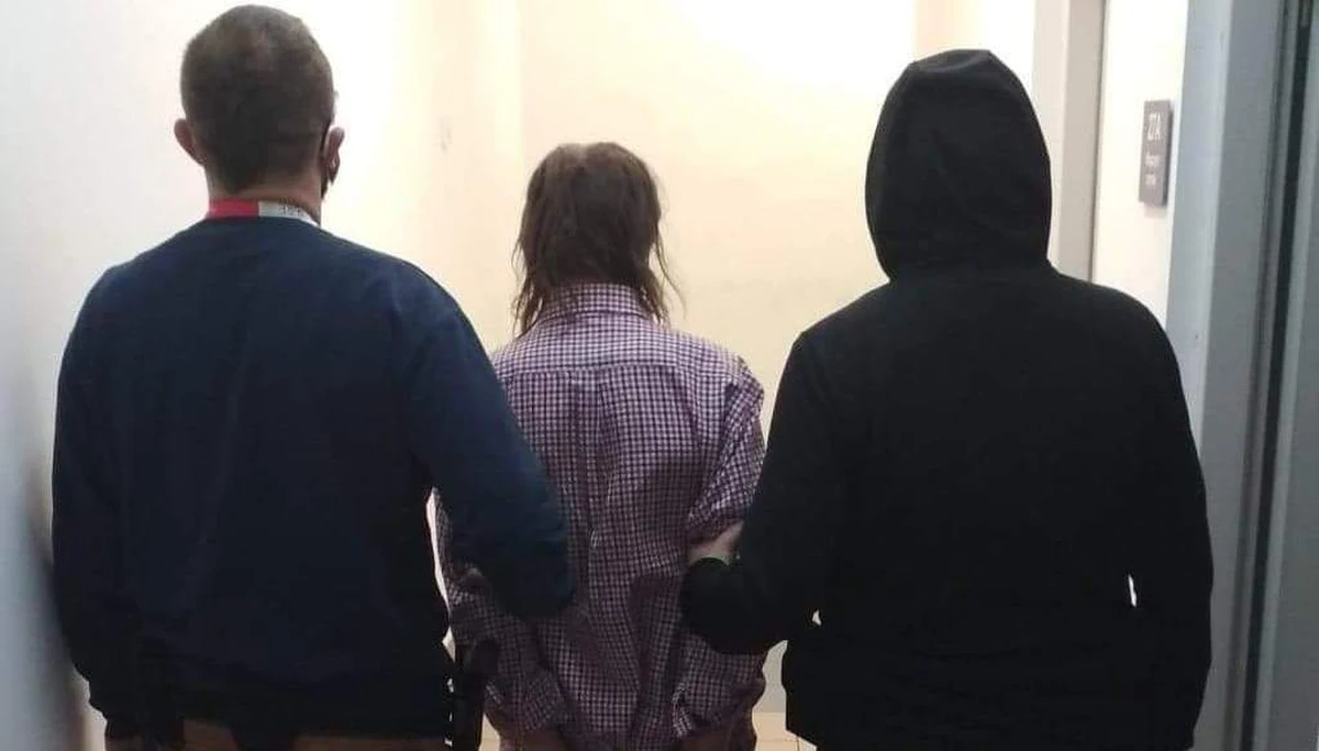 Policja zatrzymała 65-letniego mężczyznę, który próbował uprowadzić chłopca bawiącego się na placu zabaw w Libiążu. Funkcjonariusze apelują o zgłaszanie się osób, które widziały wcześniejsze próby takich porwań.