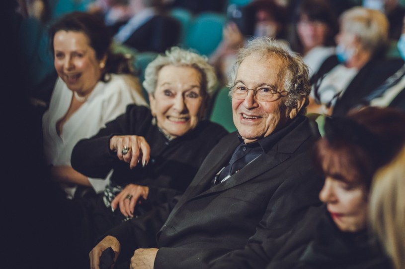 Światowej sławy nowojorski fotografik 82-letni Ryszard Horowitz oraz ocalona przez Oskara Schindlera 89-letnia Niusia Horowitz pojawili się na światowej premierze filmu "Polański, Horowitz. Hometown" w reżyserii Mateusza Kudły i Anny Kokoszki-Romer. Obraz zaprezentowany został podczas ceremonii otwarcia 61. Krakowskiego Festiwalu Filmowego. Wśród gości znaleźli się m.in. Krystyna Zachwatowicz-Wajda, naczelny rabin Polski Michael Schudrich, konsul generalna Niemiec Ursula Maier, prezes ZAiKS Janusz Fogler, były redaktor naczelny "Tygodnika Powszechnego" ks. Adam Boniecki, filmowiec Waldemar Pokromski czy biznesmen Grzegorz Hajdarowicz.