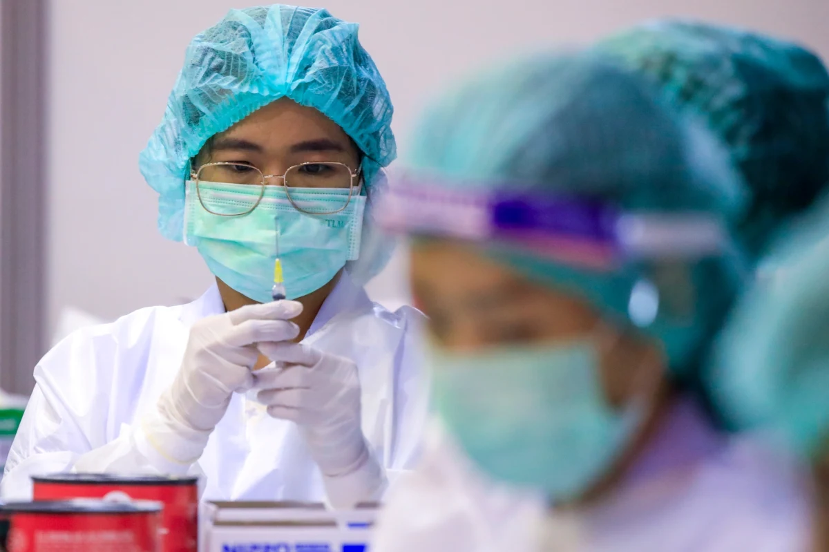 W niedzielę w Izraelu odnotowano zaledwie cztery nowe zakażenia koronawirusem - podało w poniedziałek ministerstwo zdrowia. Jest to najniższa liczba infekcji od marca 2020 roku. Ponadto tylko dwóch pacjentów zmarło w ciągu ostatniego tygodnia, czyli najmniej od roku.