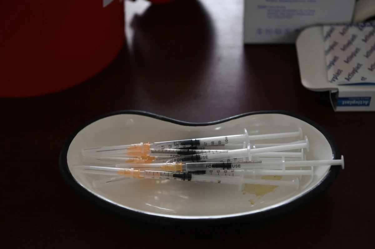 Komisja Europejska zdecydowała o zatwierdzeniu stosowania szczepionki BioNTech/Pfizer przeciwko Covid-19 dla dzieci w wieku 12-15 lat - poinformowała unijna komisarz ds. zdrowia Stella Kyriakides.