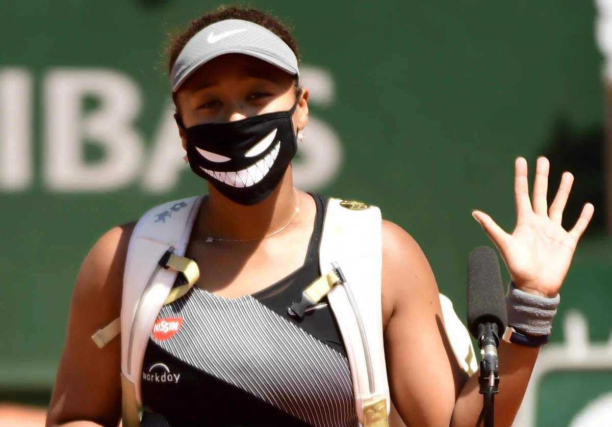 Japońska tenisistka Naomi Osaka, pozostająca w sporze z organizatorami czterech turniejów wielkoszlemowych z powodu odmowy udziału w pomeczowych konferencjach prasowych, wycofała się w poniedziałek z French Open. Tenisistka zaznaczyła, że zrobi sobie przerwę od występów na światowych kortach.