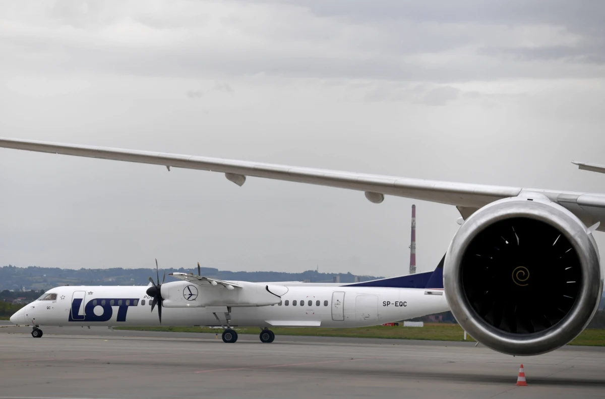 Na lotnisku Pułkowo w Petersburgu aresztowano byłego dyrektora związanej z Michaiłem Chodorkowskim organizacji Otwarta Rosja, Andrieja Piwowarowa. Mężczyzna miał lecieć samolotem Polskich Linii Lotniczych LOT do Warszawy. "Samolot rozpoczął już kołowanie, gdy nagle - stop. Podjechali gliniarze i mnie zabrali z samolotu" - relacjonował. Polityka przewieziono do Komitetu Śledczego.  