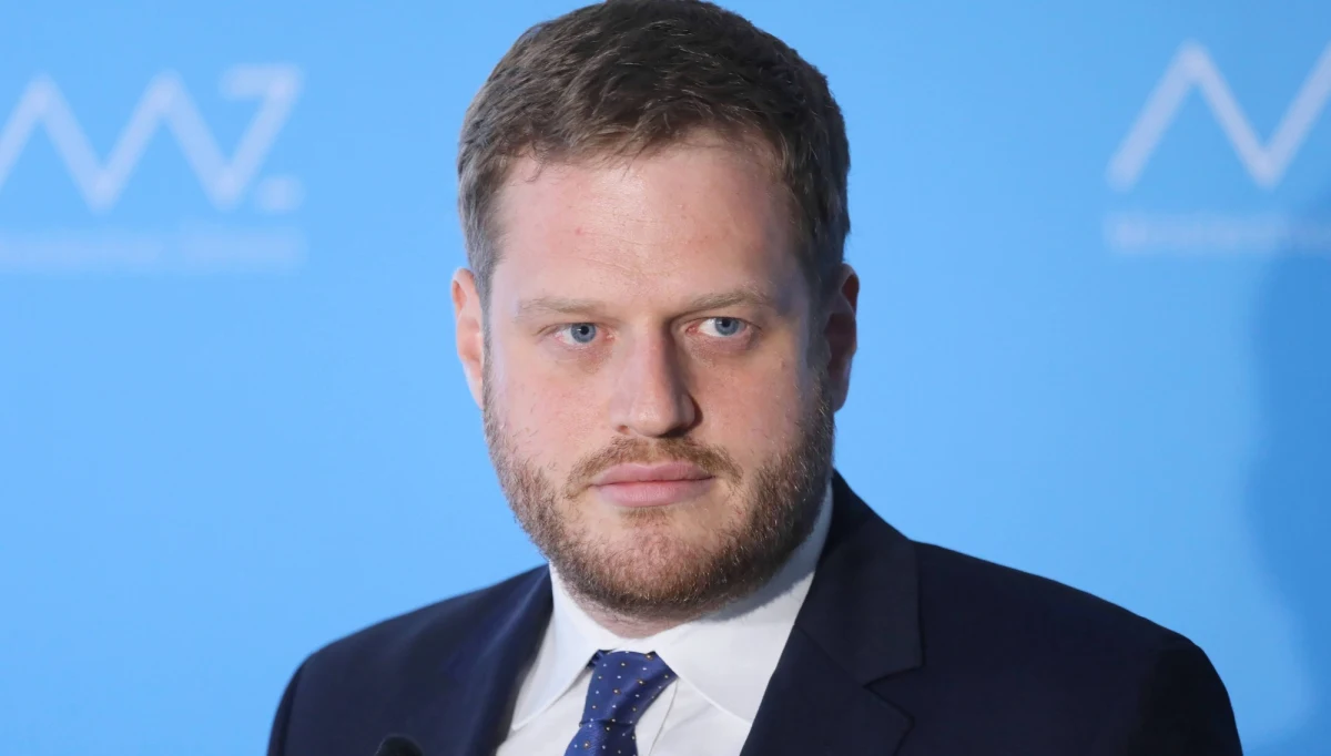 ​Były wiceminister zdrowia Janusz Cieszyński wraca do rządu i zostanie ministrem odpowiedzialnym za cyfryzację - informuje Interia. Za sferę cyfryzacji odpowiada obecnie Kancelaria Prezesa Rady Ministrów.