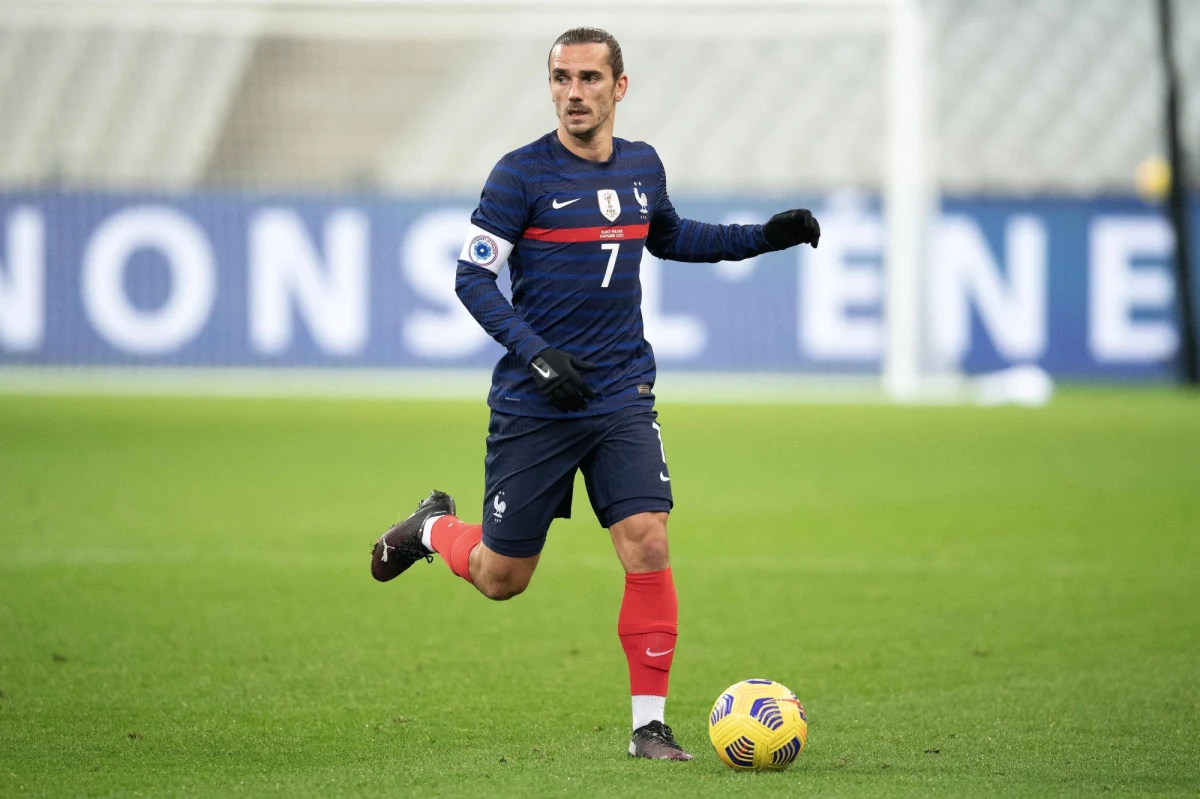 Najwięcej goli, najwięcej punktów, najwięcej występów. Przedstawiamy Wam rekordowe liczby piłkarskich mistrzostw Europy. Najwięcej tytułów wywalczyli do tej pory Hiszpanie i Niemcy, ale to nasi zachodni sąsiedzi przewodzą w tabeli wszech czasów. Polacy są dopiero na 17. miejscu.