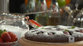 „Ewa gotuje”: Wegańskie ciasto czekoladowe z truskawkami