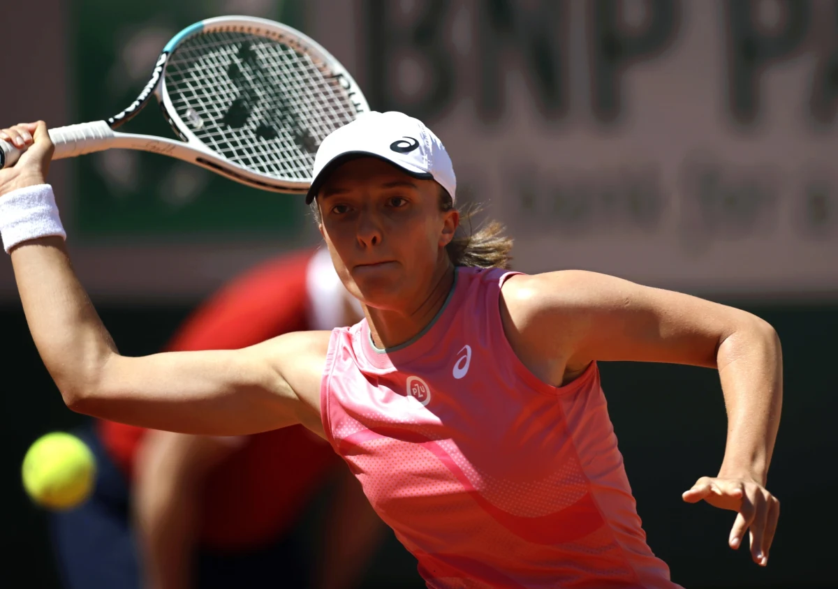 Rozstawione z "14" Iga Świątek i Bethanie Mattek-Sands bez problemu awansowały do drugiej rundy debla w tenisowym wielkoszlemowym French Open. Polsko-amerykański duet pokonał na otwarcie reprezentantki gospodarzy Aubane Droguet i Selenę Janicijevic 6:0, 6:1.