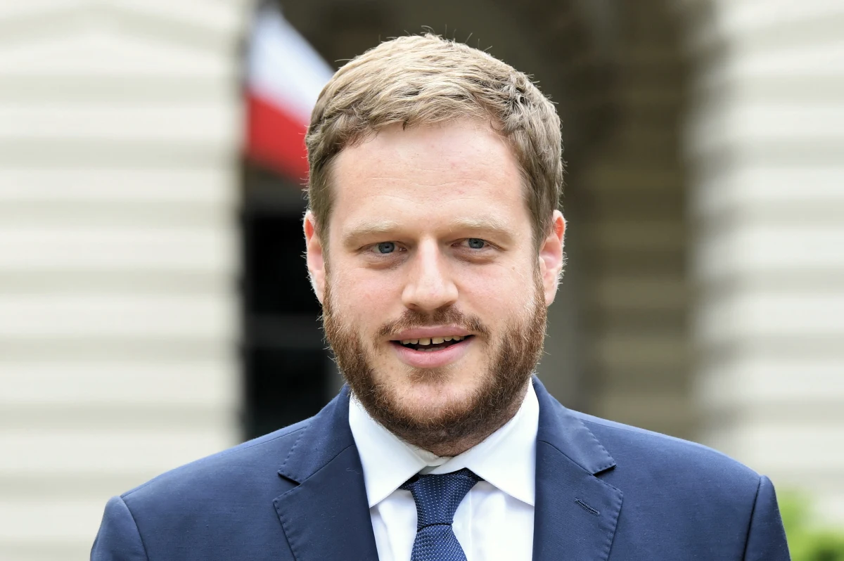 Premier Mateusz Morawiecki odwołał Marka Zagórskiego z funkcji sekretarza stanu odpowiedzialnego za informatyzację i powołał na tę funkcję Janusza Cieszyńskiego. Były wiceminister zdrowia ostatnio był zastępcą prezydenta Chełma. Nową funkcję obejmie 8 czerwca - poinformował na Twitterze rzecznik rządu Piotr Müller.