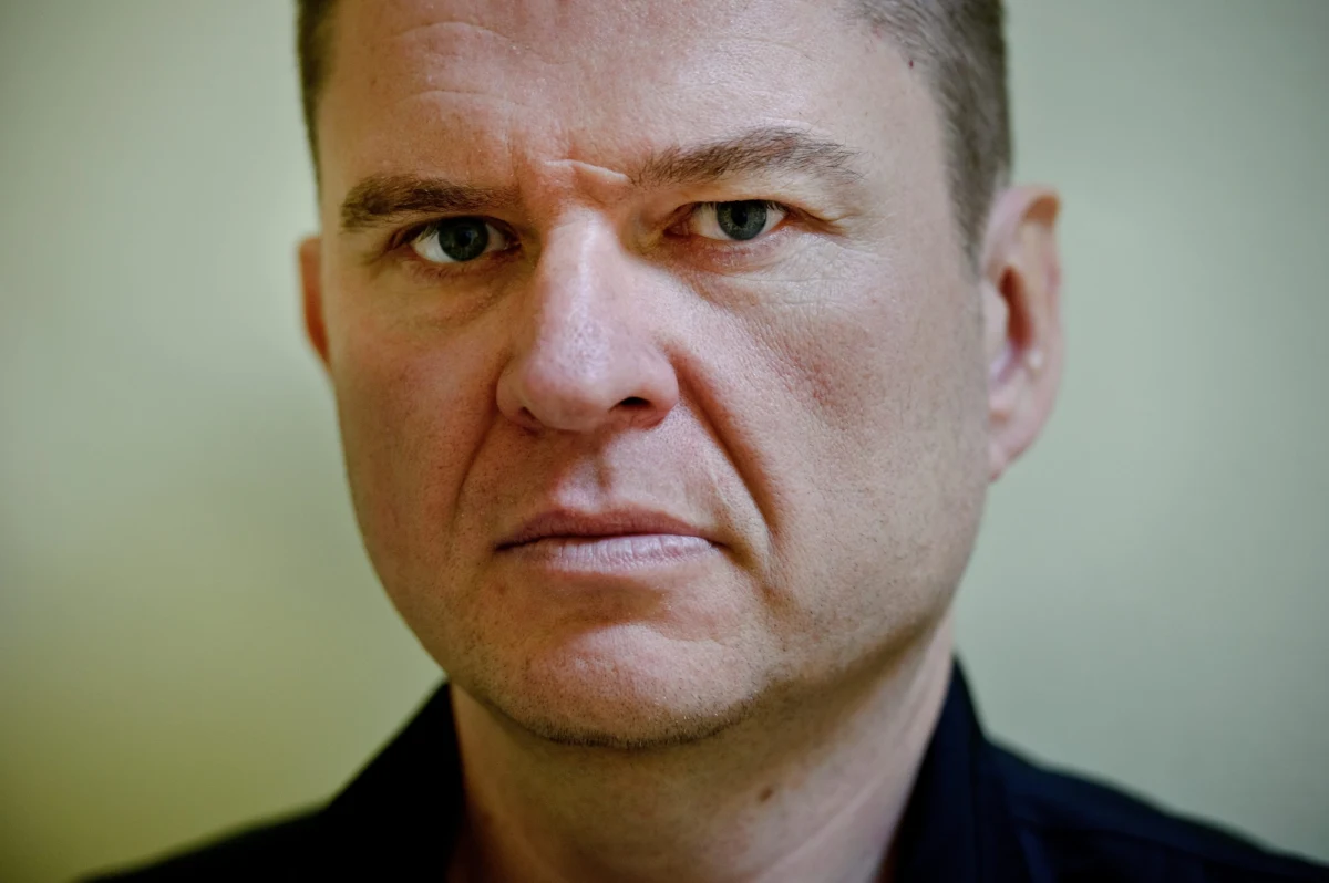 Andrzej Poczobut powtarza, że nie zgodziłby się na przymusowy wyjazd z Białorusi – treść słanych z aresztu listów dziennikarza i działacza Związku Polaków na Białorusi ujawnia w rozmowie z RMF FM jego żona Oksana Poczobut. „Pisze, że chce zostać na Grodzieńszczyźnie (…). Ale ja nie wiem, ile zdolny jest wytrzymać człowiek” – zaznacza.